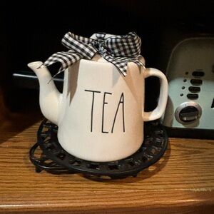 Tea holder.  Very cute.  Rae dunn